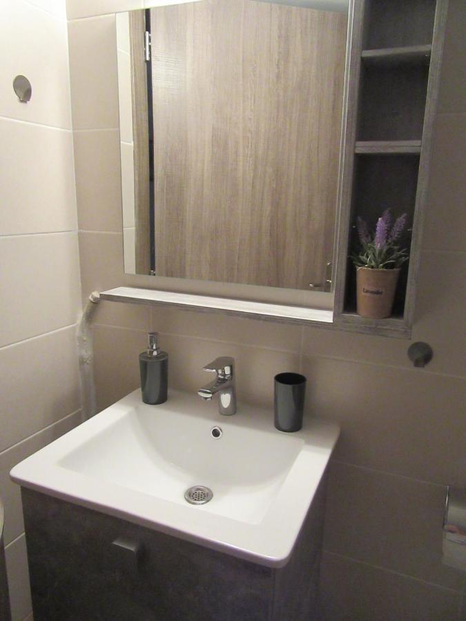 Με Θεα Το Λιμανι Apartamento Pireu Exterior foto