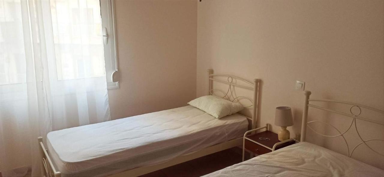 Με Θεα Το Λιμανι Apartamento Pireu Exterior foto