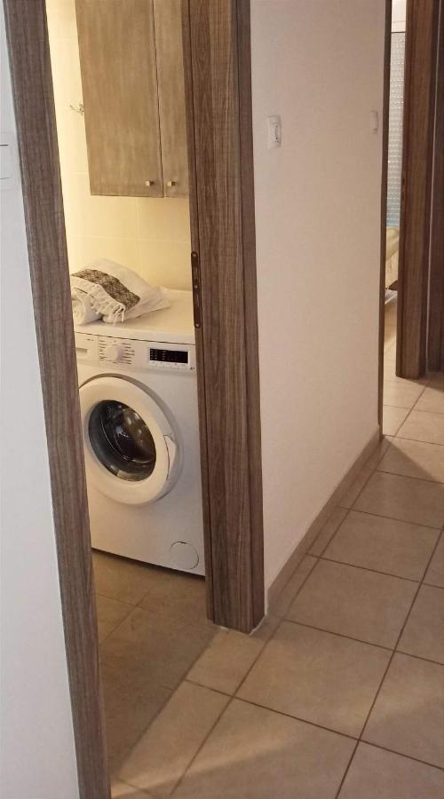 Με Θεα Το Λιμανι Apartamento Pireu Exterior foto